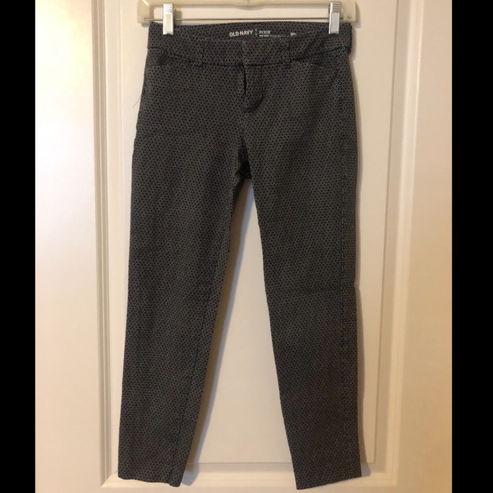 Old navy ankle length pixie pants
